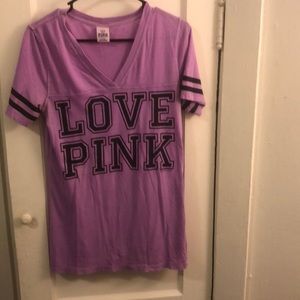 PINK VS tshirt